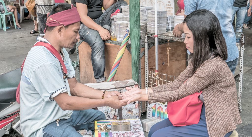 Can divination reveal the secrets of physics?