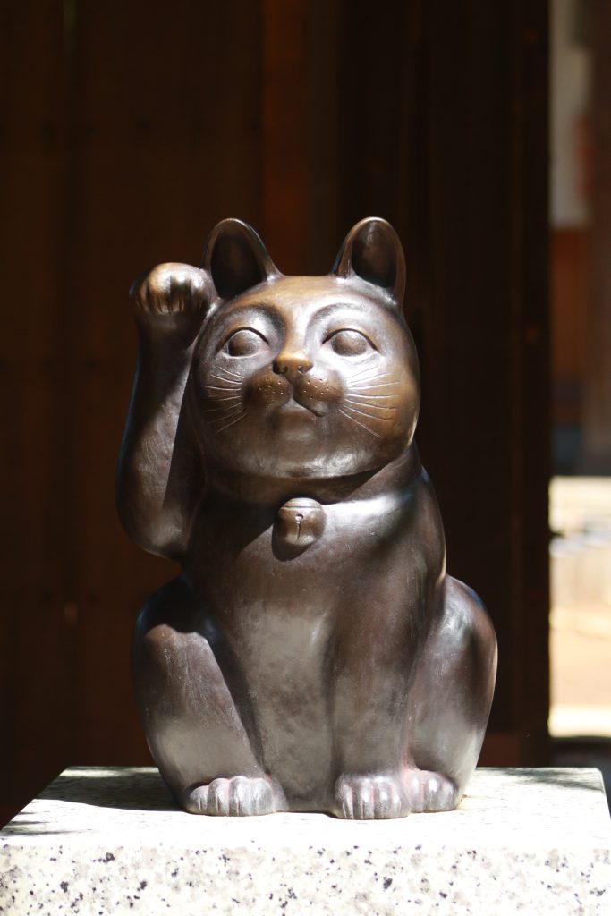 Understanding the Differences Between Divination and Fortune-Telling Understanding the Differences Between Divination and Fortune-Telling